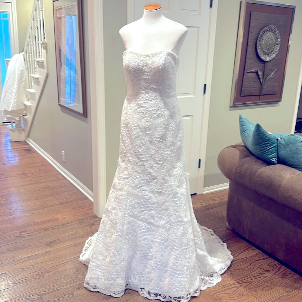 STUNNING D’Amour Bridal Gown Ivory guipure lace Strapless Floor Length Corset